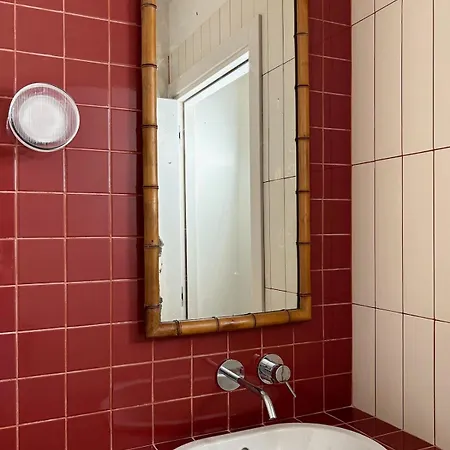 Luxurious 1 Bedroom Apartment *